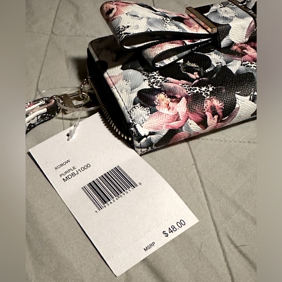 Betsey Johnson Large Bow Wristlet - Picture 2 of 4